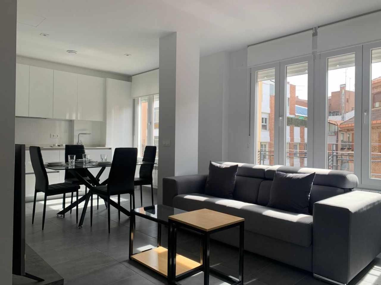Ramon Y Cajal Suites De Luxe Leon Exterior photo