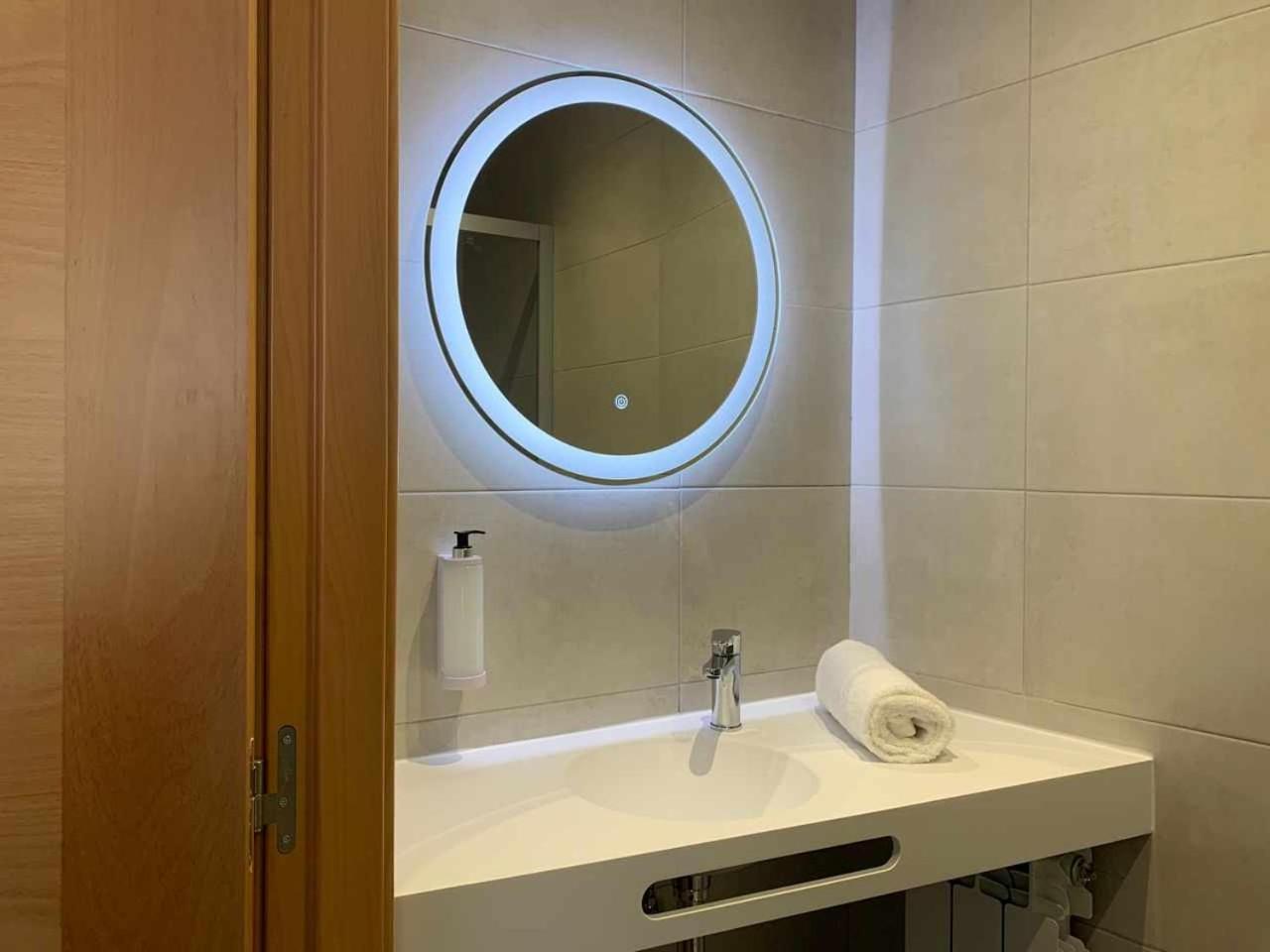 Ramon Y Cajal Suites De Luxe Leon Exterior photo