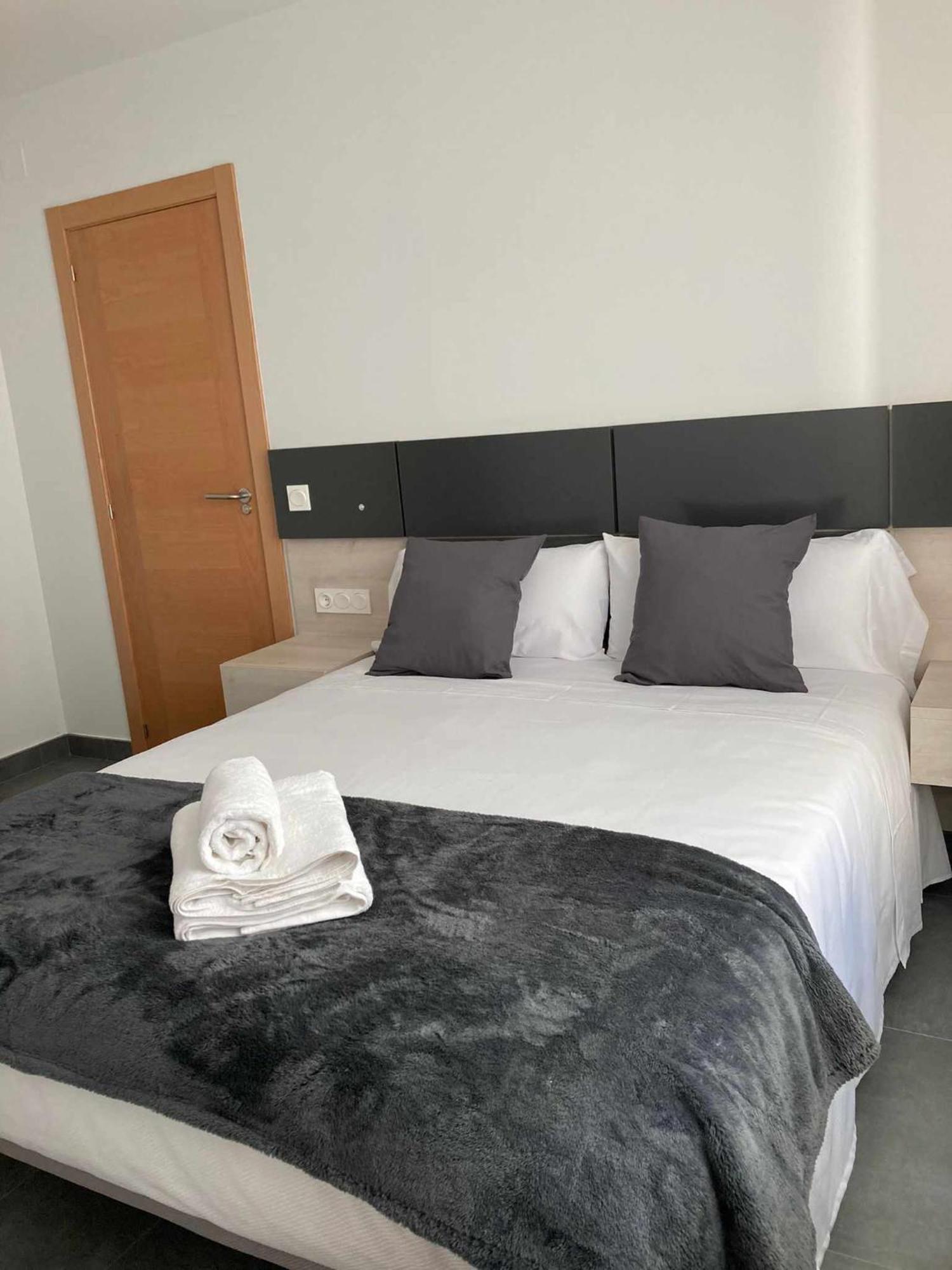 Ramon Y Cajal Suites De Luxe Leon Exterior photo
